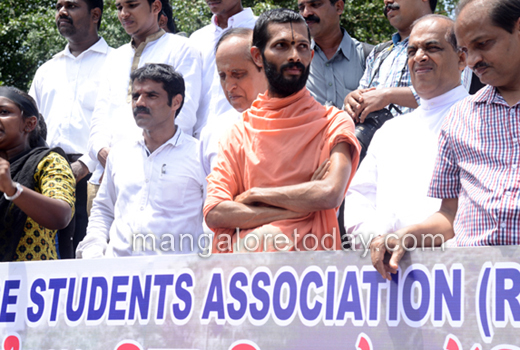 student  protest against Yettinahole 1